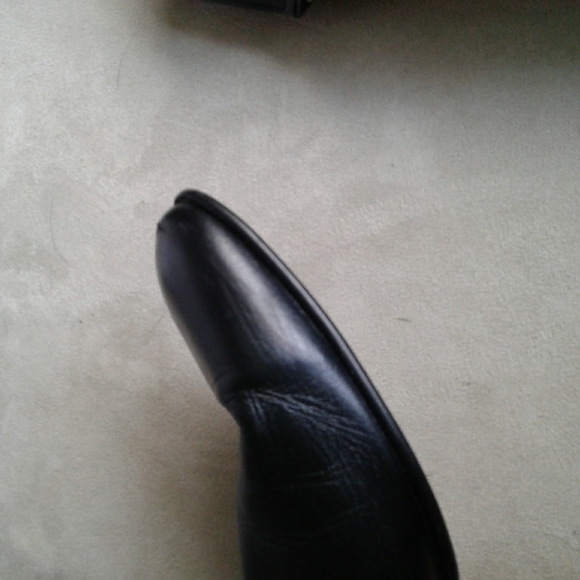 Black zippered leather ankle bootie - Picture 5 of 5